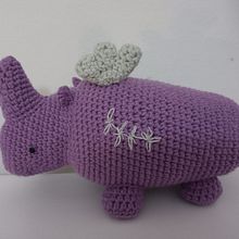 Rinoceronte alado. Arts, Crafts, To, Design, DIY, Fiber Arts, Crochet, Amigurumi, and Textile Design project by Elena - 01.07.2025