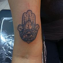 Mano de Fátima . Tattoo Design project by karleds23 - 01.08.2025
