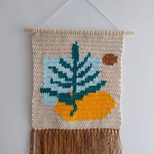 Tapiz de maceta en la ventana. Decoration, DIY, Fiber Arts, Crochet, Fashion Design, and Textile Design project by Sandra Mondragón Mesa - 01.08.2025