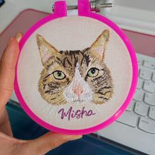 Pintando con Hilo a Misha . Un progetto di Ricamo, Illustrazione naturalistica e Textile Design di Eliana Hurtado - 10.01.2025