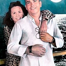 Couple at night realistic portrait drawing. Un proyecto de Ilustración tradicional, Dibujo, Dibujo a lápiz, Dibujo de Retrato, Dibujo artístico, Dibujo realista, Dibujo con lápices de colores y Pintura a la acuarela de Mentiradeloro Esther Cuesta - 13.01.2025
