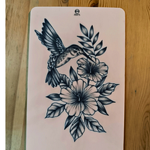 Koliber z kwiatami. Tattoo Design project by anmab1605 - 01.13.2025