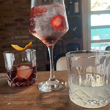 Tres cocteles para este fin. Un progetto di Bev e e di Enzo Falchoni - 18.01.2025