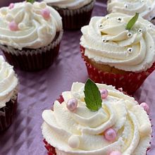 Arte de decorar cupcakes. Baking project by Ayleen Bascur Cornejo - 01.20.2025