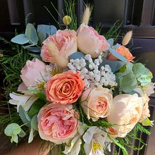 Ramo de novia . Arts, and Crafts project by Katherine Sanchez - 01.20.2025