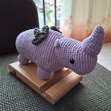 El Rinoceronte que Soñaba con Volar. Un projet de Artisanat, Conception de jouets, DIY, Art textile, Crochet, Amigurumi , et Design textile de Valentina Giraldo Ospina - 22.01.2025