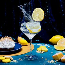 Dulce acidez. Animation, Art Direction, Creativit, Filmmaking, Set Design, and Studio Photograph project by Vanesa Crisci - 01.22.2025