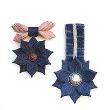 Upcycled Denim Flower Medals. Textile Design, Upc, cling, Jewelr, and Design project by Svetlana Faulkner - 01.23.2025
