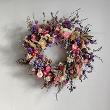 Flowers from my garden. Un projet de Design , DIY, Art floral et végétal, Design d'intérieur, Pa, sagisme , et Design textile de Elīna Knospiņa Meikule - 23.01.2025