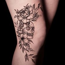 Floral and skull . Tattoo Design, Traditional illustration, and Botanical Illustration project by Alex Cantor - 01.28.2025