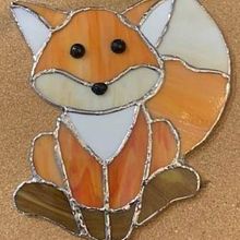 My first stained glass piece. Design de acessórios, Decoração de interiores, DIY, Design de interiores, e Artesanato projeto de savetheemus - 28.01.2025