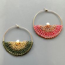 Lace Pearl Earrings. Een project van Craft, Textielontwerp,  Ontwerp, Textiel, Haken y Breien van Yoola (Yael) Falk - 29.01.2025