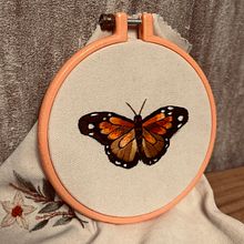 My butterfly 🦋. Embroider, Traditional illustration, and Textile Design project by Hanieh Mirzad - 01.29.2025