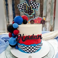 Bizcocho de cumpleaños de Neidan. Un progetto di DIY e Design di Andreia Cardoso - 30.01.2025