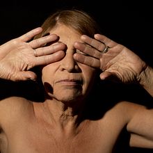 Reflexiones del espejo I. Photograph, Fine-Art Photograph, Stor, telling, Narrative & Interior Photograph project by Mairelys Gonzalez - 01.30.2025