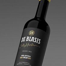 Wine Label. Graphic Design, and Packaging project by Natalio De Blasis - 01.31.2025