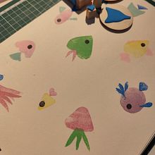 Peixes e alforrecas. Un progetto di Stampa, Illustrazione tradizionale, Artigianato, Belle arti, Creatività con i bambini e Illustrazione infantile di Daniela Fonseca - 01.02.2025