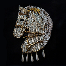 Horse patch embroidery. Een project van DIY, Borduurwerk,  Modeontwerp, Upc, cling y Textielontwerp van Lívia Barbara Puskás - 04.02.2025