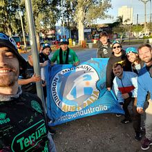 Piratas en Australia. Un projet de Conception d'affiches, Création de logos, Communication, Br et ing et identité de Franco Robino - 05.02.2025