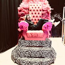 Queen’s throne for a theatre show. Product Design, Woodworking, Upc, cling, Arts, Crafts, DIY, Design, Creativit, and Decoration project by Markéta Wright - 02.05.2025