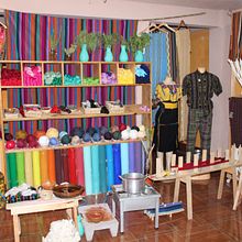 Lámpara bongo. Arts, Crafts, Fiber Arts, Interior Decoration, Macramé, and Textile Design project by Karicha Valesska Romero Lobato - 02.05.2025