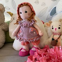 Muñeca Violeta. Amigurumi, Crochet, Fiber Arts, Textile Design, To, and Design project by susanasauco - 02.06.2025