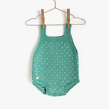 Patrón de Peto de punto «Topitos». Arts, Crafts, Fashion Design, Textile Design, Fiber Arts, Knitting, Furniture Design, and Making project by Marta Porcel Vilchez - 02.10.2025