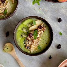 Green Smoothie Bowl. Digital Photograph, Food Photograph, Instagram Photograph, Lifest, le Photograph, Mobile Photograph, Photo Retouching, Photograph, Product Photograph, Social Media, Food St, and ling project by sophiesiffert - 02.10.2025