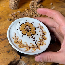 Drawing a Latte Art Flower. Un projet de Dessin , et Artisanat de Goran Dujic - 11.02.2025