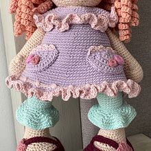 Muñeca de estilo romántico Pau. Un progetto di Amigurumi, Artigianato, Uncinetto, Fiber Art, Textile Design e Design di giocattoli di Rosa Angélica Navarro Ayala - 14.02.2025
