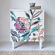 Hand-painted Floral Chest of Drawers. Arts, Crafts, Fine Arts, DIY, Marketing, Creativit, Sketchbook, Art Direction & Interior Design project by Chloe Kempster - 02.14.2025