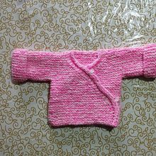 Chaqueta Confy rosa. Fashion Design, DIY, Fiber Arts, Knitting, and Textile Design project by Guadalupe Corona Aguilar - 02.15.2025