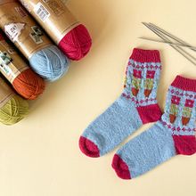 Jardiniere Socks. Un projet de Création d'accessoires, St, lisme, Art textile, Tricot , et Design textile de Anastasia Papathanaki - 17.02.2025