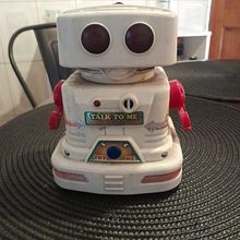 Manual talking robot . Ilustrasi Digital, Dan Desain Grafis proyek oleh Claudio Araya - 02.25.2025