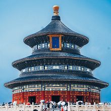 Behance Website. Consultoria criativa, Fotografia, e Gestão de design projeto de Mauricio Manzato - 01.03.2025