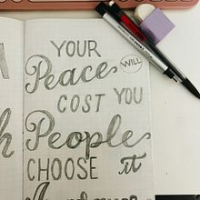 Lettering Sketch. Un proyecto de Creatividad, Dibujo, H, lettering, Lettering, Sketchbook y Bocetado de Priih Requena - 03.03.2025