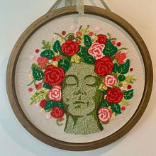 Punch Needle Self-portrait. Un progetto di Ricamo, Punch needle e Textile Design di trina_maclean - 07.03.2025
