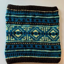 Rug Cowl. Accessor, Design, DIY, Fashion Design, Fiber Arts, Knitting, and Textile Design project by annasw_23 - 03.09.2025