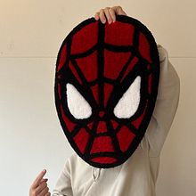 Spider-Man Mask. Un projet de Artisanat, Décoration, DIY, Art textile , et Design textile de mendescreative - 09.03.2025