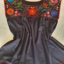 Blusa bordada en hilo de algodón. Arts, Crafts, DIY, Textile Design, Creativit, and Embroider project by erika perez - 03.11.2025