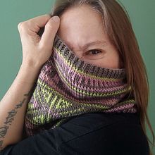 Proyecto Eléctrico Final. Een project van Ontwerp van accessoires, DIY,  Modeontwerp, Textiel, Breien y Textielontwerp van Karin Richter - 13.03.2025
