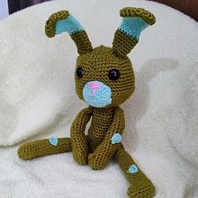 Conejito amigurumi . Amigurumi, Crochet, DIY, Fiber Arts, Textile Design, To, and Design project by Breeskin Villalobos Gil - 03.14.2025