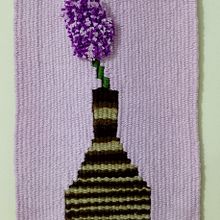 Vaso com lavanda. Un projet de Art textile, Artisanat, Décoration, Tissage , et Design textile de Maica Alves de Souza - 16.03.2025