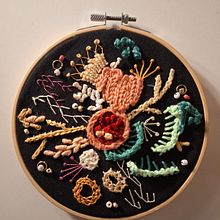 Prueba puntos relieve. Embroider, and Textile Design project by Barbara Alvarez Vazquez - 03.16.2025
