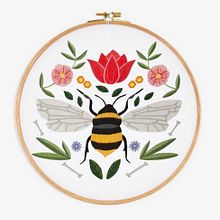 Aprender a bordar flores hermosas. Traditional illustration, Drawing, Fine Arts, Textile Design, Design, and Painting project by ra_gago081 - 03.17.2025