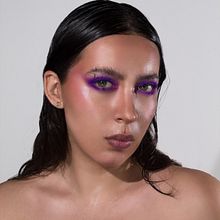 Morado. Een project van Portretfotografie y Studiofotografie van Fabian Dolores - 19.03.2025