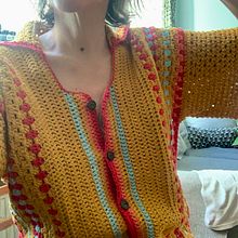 Granny sqare shirt. Crochet, DIY, Fashion Design, and Textile Design project by mereczola_1 - 03.19.2025