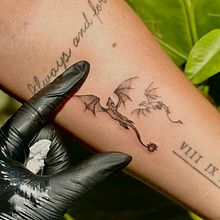 Fineline minimalista. Drawing, Traditional illustration, and Tattoo Design project by Madu Pereira - 03.19.2025