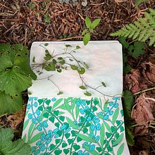Botanical Pattern Design. Un progetto di Illustrazione botanica, Illustrazione tradizionale, Pattern design e Sketchbook di Linda Hutchison - 27.03.2025