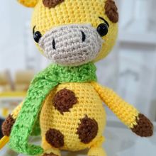 Matilda, la jirafa. Un progetto di Amigurumi, Artigianato, Uncinetto, Textile Design e Design di giocattoli di cristianc.vga - 27.03.2025
